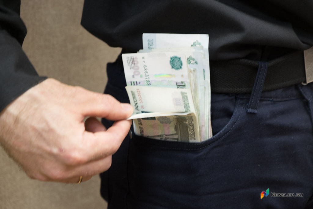 В Кирове у бывшего инспектора ГАИ потребовали забрать более 3 млн рублей — Кирово-Чепецк