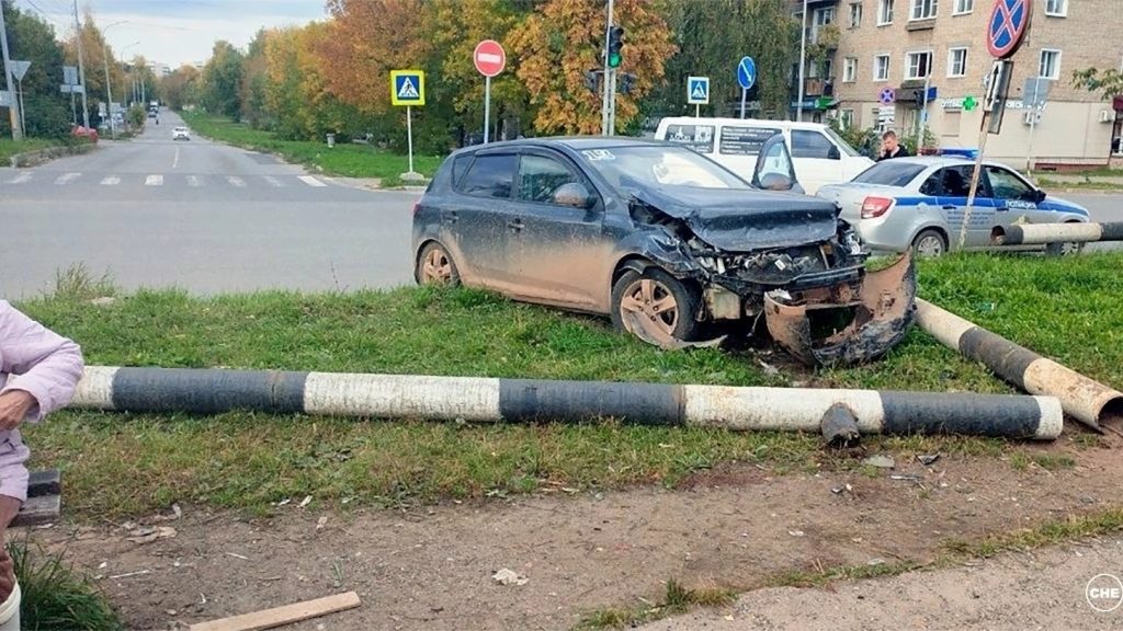 В боево пьяный улетел в ограждение — Кирово-Чепецк