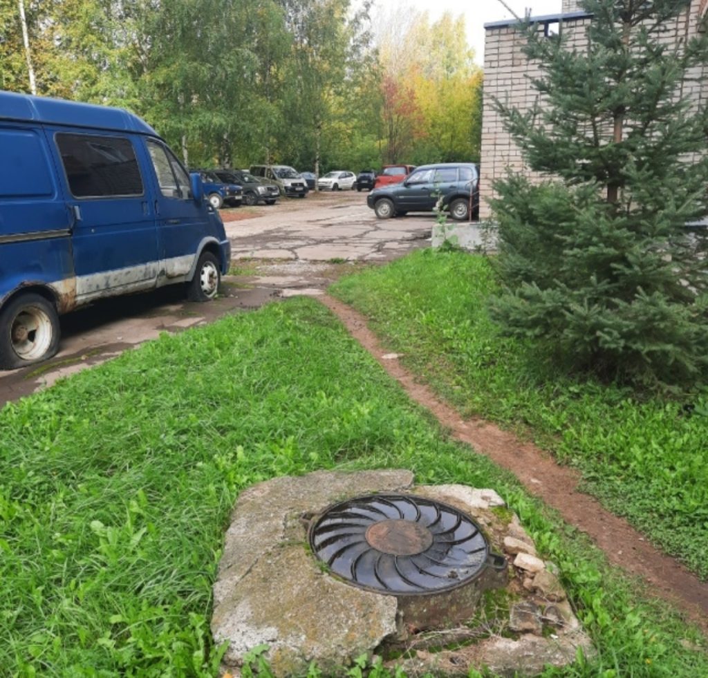 Сколько можно 10 лет стоит ржавый унитаз на тротуаре дети в библиотеку тропу натоптали мира 63 — Кирово-Чепецк