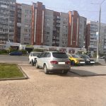 Анонимно. Просьба отреагировать и убрать автомобили с проезжей части РОССИИ 29!!!!! — Кирово-Чепецк