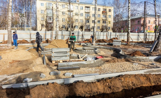 В сквере Надежды в Кирове обустраивают пешеходные зоны — Кирово-Чепецк