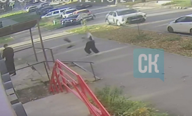 В Кирове житель дома на Мопра сбрасывал горшки на прохожих — Кирово-Чепецк