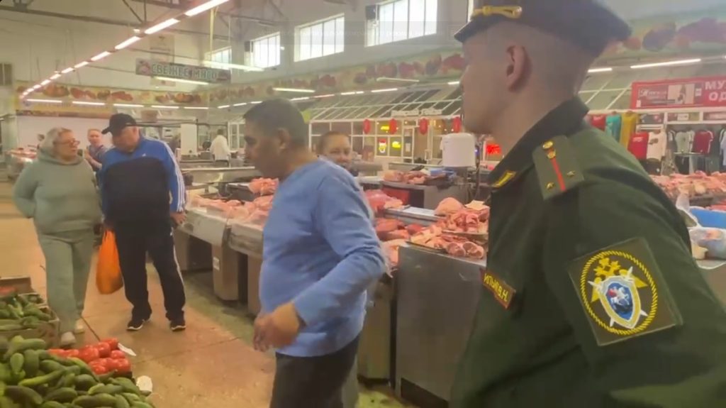 На Центральном рынке проверили бывших мигрантов — Кирово-Чепецк