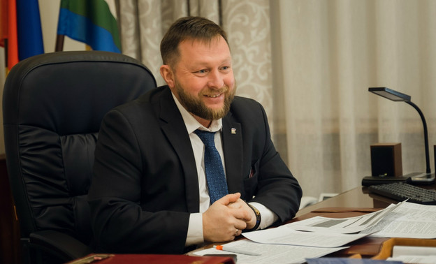 Глава администрации Кирова поздравил учителей с праздником — Кирово-Чепецк