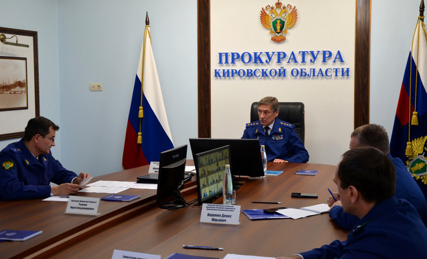 Замгенпрокурора Шишкин обсудил в Кирове проблемы ЖКХ и аварийного жилья — Кирово-Чепецк