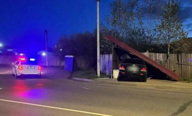 В Кирове пьяный угонщик протаранил остановку — Кирово-Чепецк