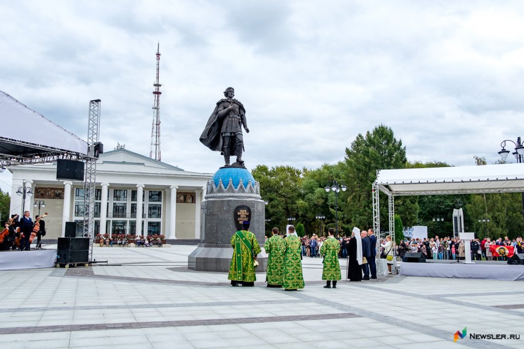 Александр Невский массового производства: что не так с памятником к 650-летию Кирова — Кирово-Чепецк