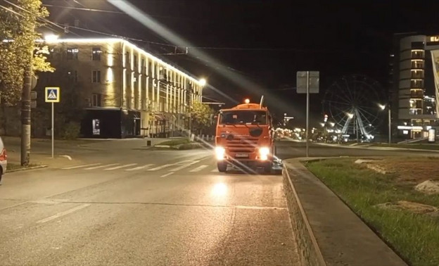 В Кирове убирают листву и песок с улиц — Кирово-Чепецк