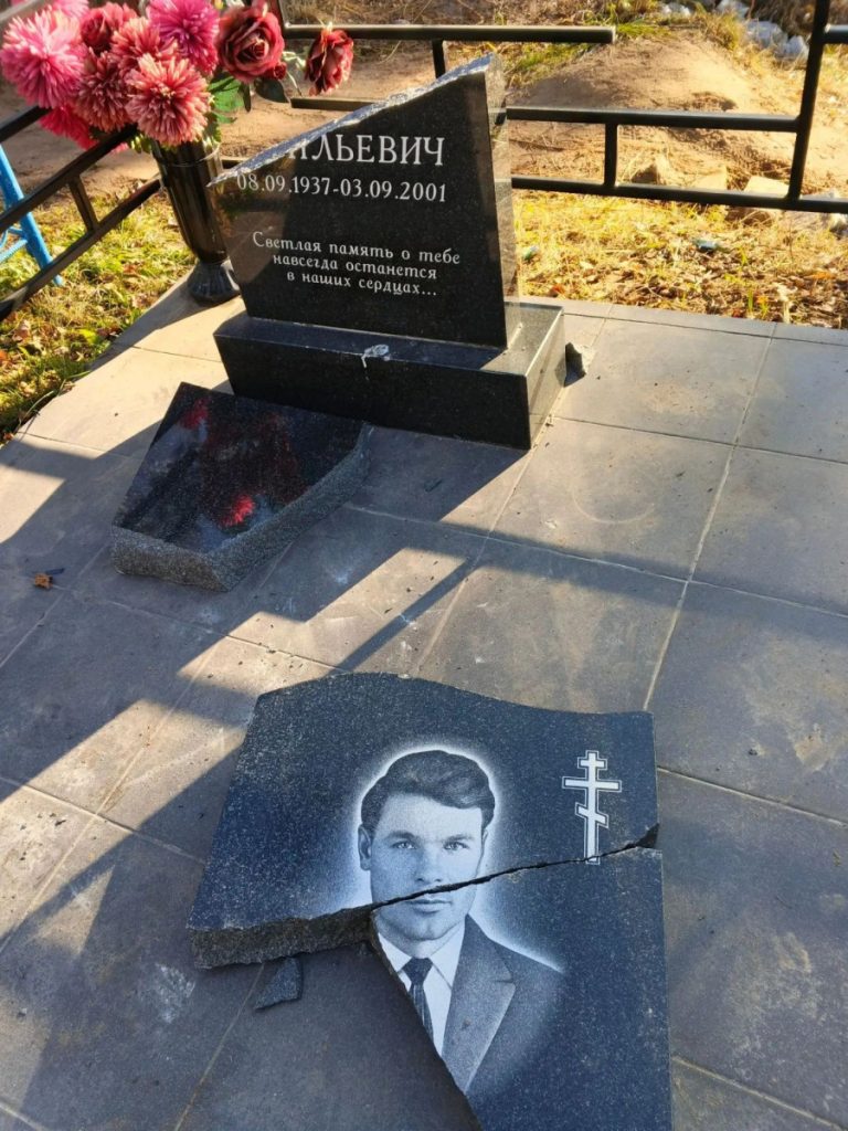 В Юрье разламывают надгробия на местном кладбище — Кирово-Чепецк