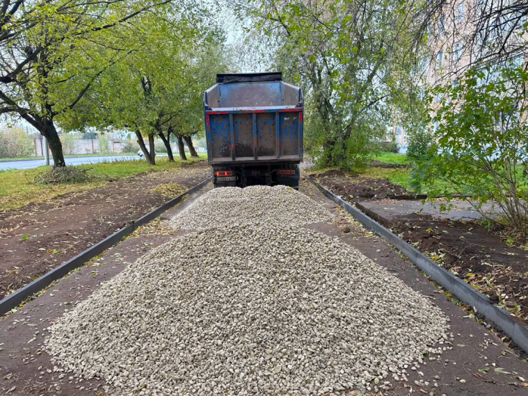 В Кирово-Чепецке продолжается ремонт тротуаров — Кирово-Чепецк