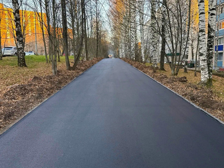 Тротуар на Сосновой улице радует глаз новым асфальтом — Кирово-Чепецк