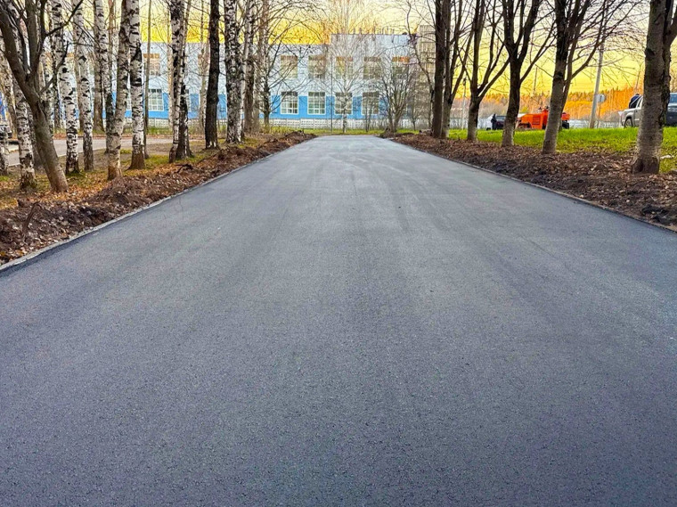 Тротуар на Сосновой улице радует глаз новым асфальтом — Кирово-Чепецк