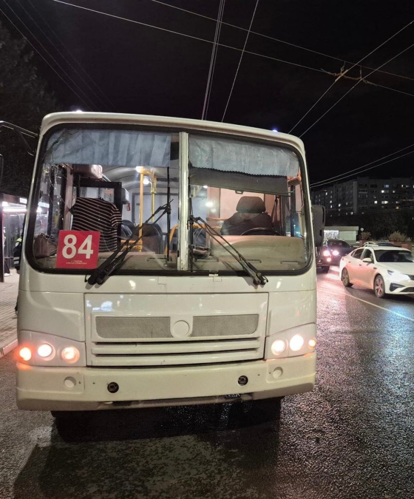 В Кирове на Воровского в салоне автобуса покалечилась пассажирка — Кирово-Чепецк