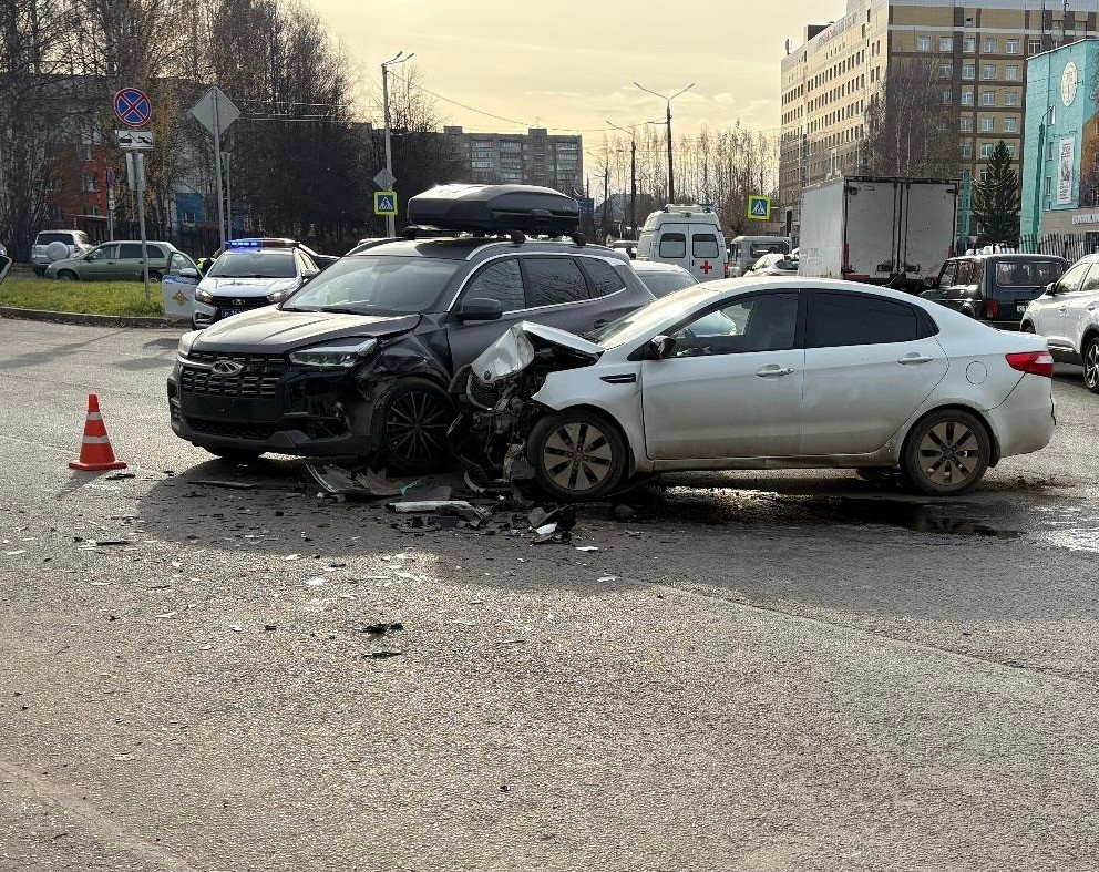 В Кирове столкнулись Kia Rio и Chery Tiggo, пострадала женщина — Кирово-Чепецк