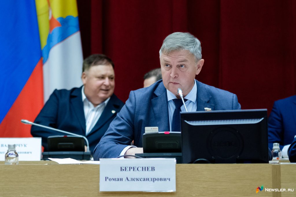 Депутатов Заксобрания попросили не подходить к окнам и не покидать здание — Кирово-Чепецк