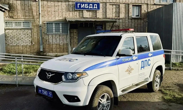 В Котельничском районе инспекторы помогли застрявшему водителю — Кирово-Чепецк