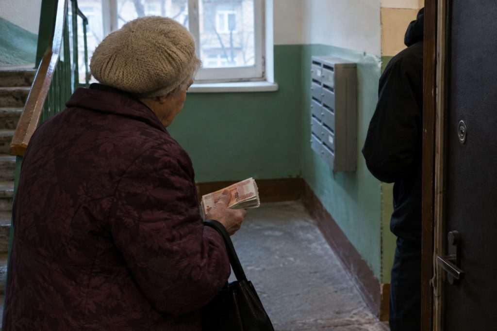 В Кирове мошенники представились силовиками и обманули пенсионерку — Кирово-Чепецк