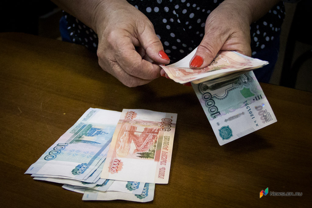 В Кирове случайность спасла кировчанку от потери 300 тысяч рублей — Кирово-Чепецк