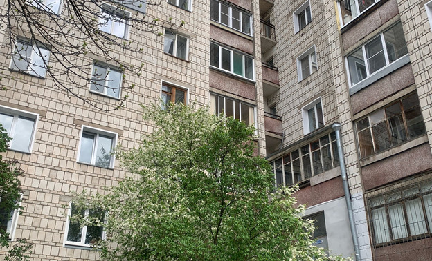 В Кирове мать оставила ребёнка у открытого окна и получила штраф — Кирово-Чепецк
