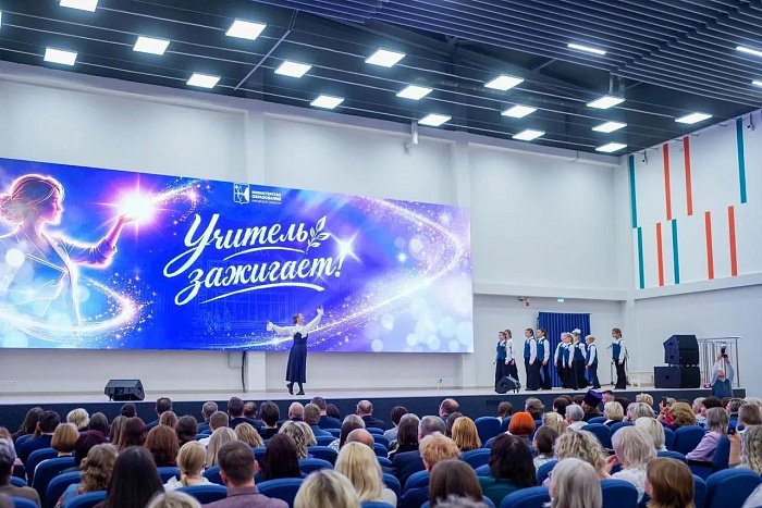 Губернатор вручил педагогам награды «Педагогическая слава» и «Заслуженный деятель науки» — Кирово-Чепецк