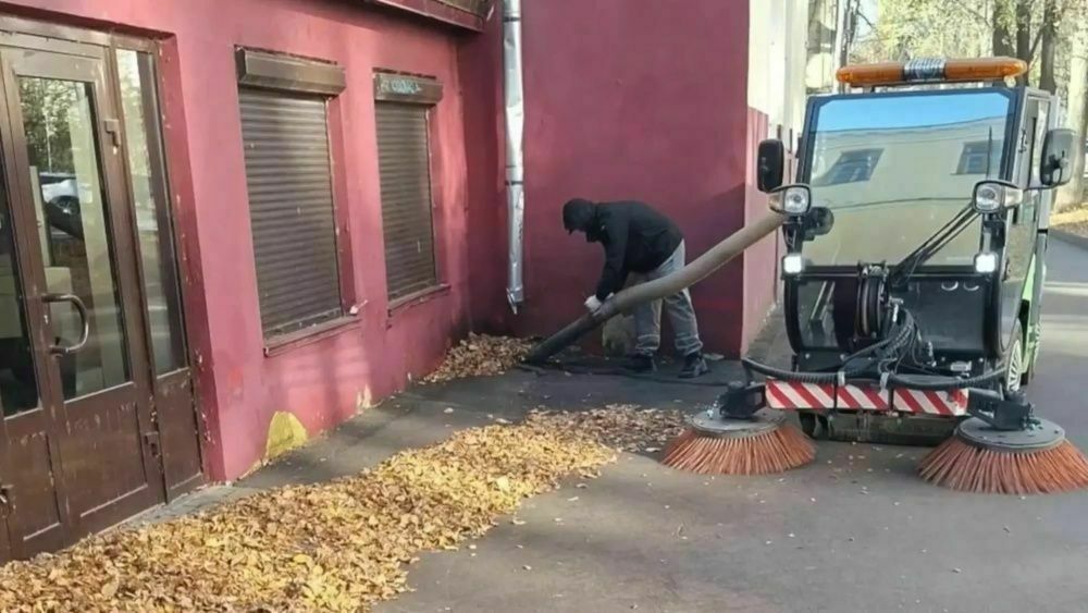 В Кирове коммунальщики круглосуточно убирают улицы и моют дороги — Кирово-Чепецк