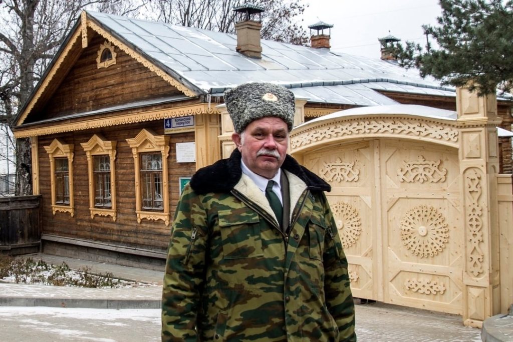 «Памятник воздвиг себе нерукотворный»: кировский мастер о резных воротах, снах и деревянном кружеве Вятки — Кирово-Чепецк