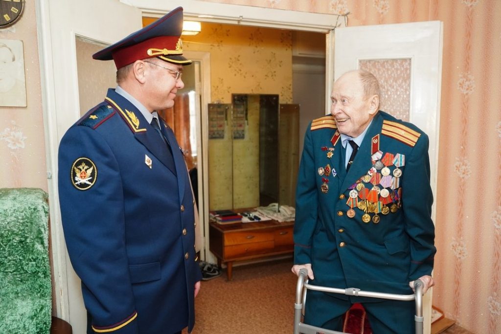 В Кирове ветерана УИС Михаила Михайлова поздравили с 95-летием — Кирово-Чепецк