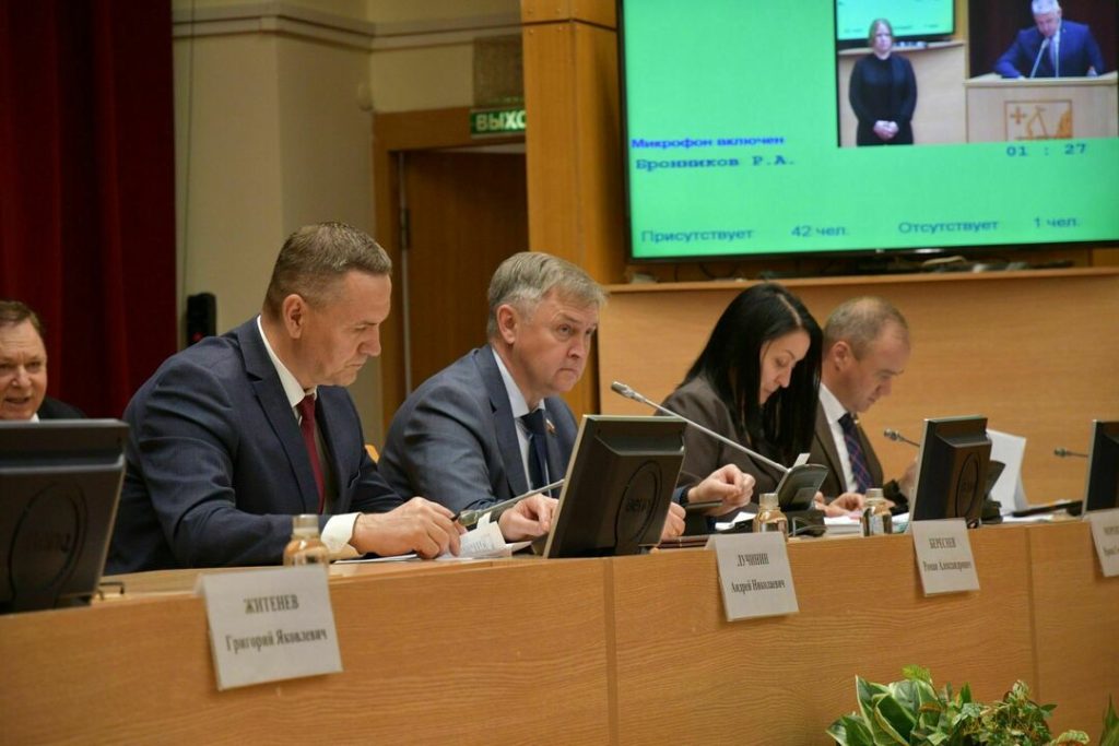 В Заксобрании Кировской области утвердили поправки в бюджет-2026 и обновили состав правительства региона — Кирово-Чепецк