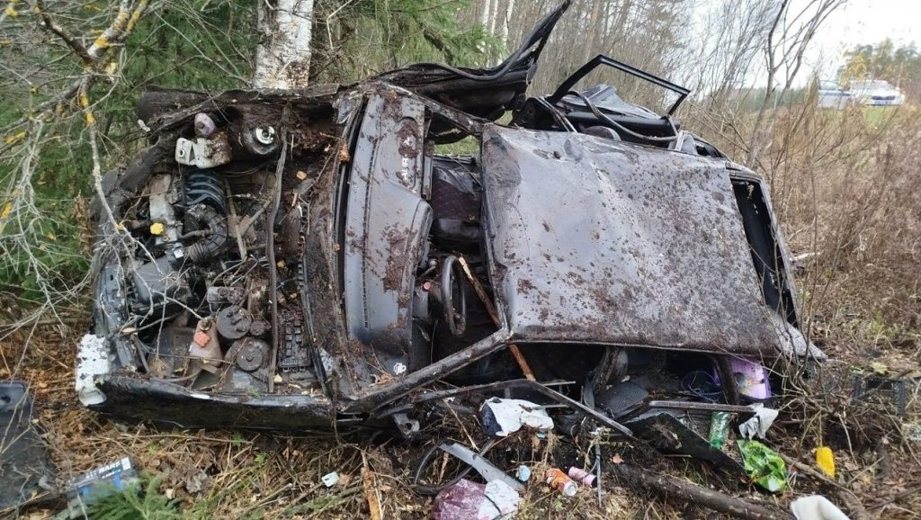 В Советском районе «четырнадцатая» вылетела в кювет: пострадали водитель и две девушки — Кирово-Чепецк