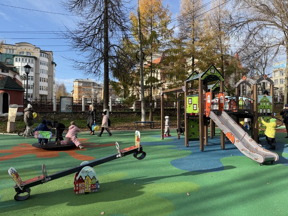 В парке «Аполло» открылась детская площадка — Кирово-Чепецк