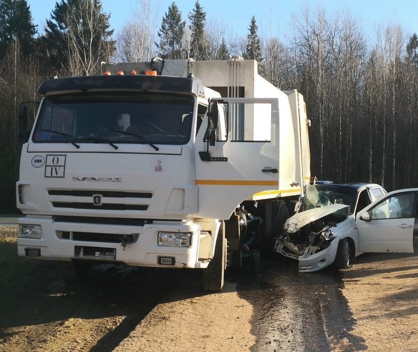В Зуевском районе «Гранта» оказалась под КАМАЗом — Кирово-Чепецк