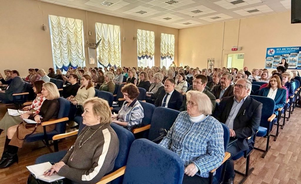 В Кирове прошел семинар-совещание по новой системе оплаты труда педагогов школ — Кирово-Чепецк