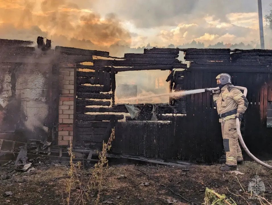 В Малмыжском районе огонь уничтожил дом и постройки — Кирово-Чепецк