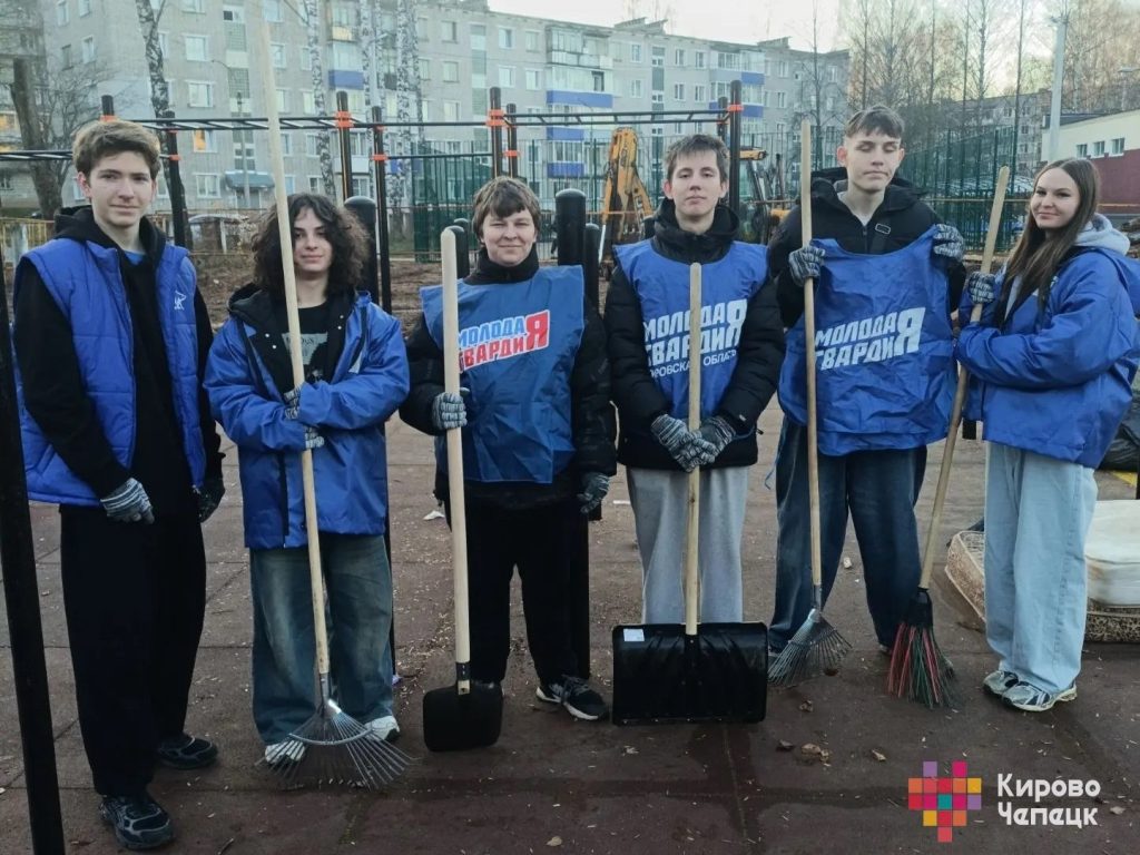 Разобрали свалку у спортивной площадки — Кирово-Чепецк