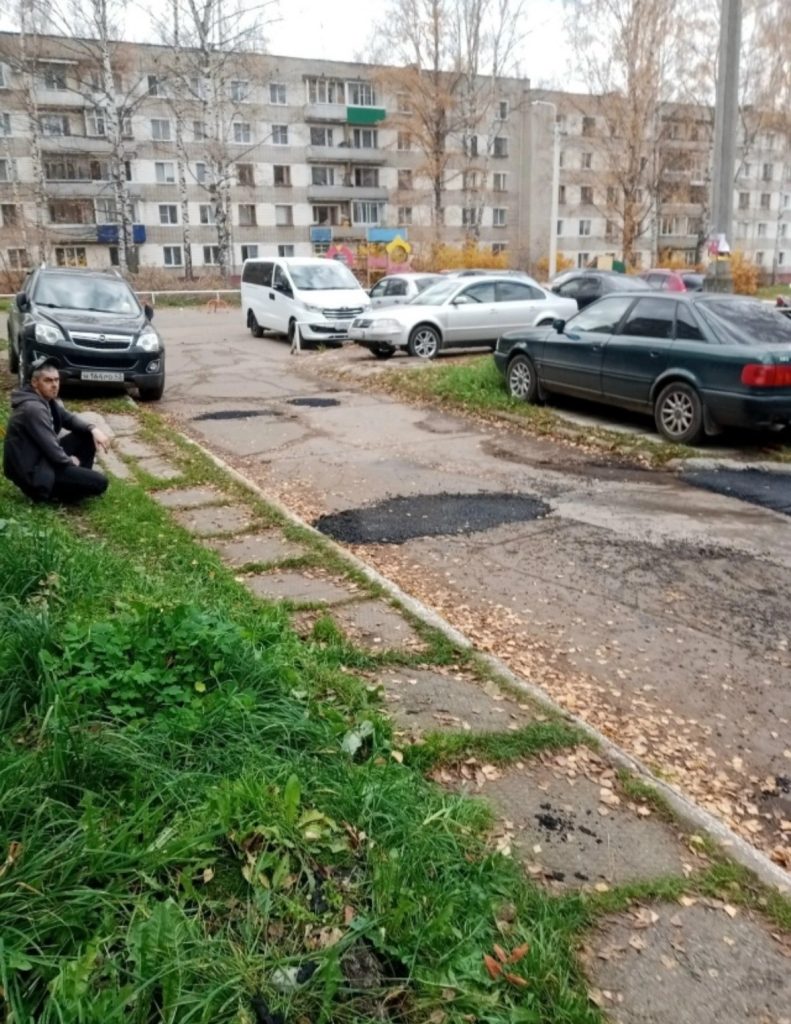 Сегодня, 17.10.26г., завершая ремонт дороги Лермонтова 2, рабочие попутно заделали несколько проблемных мест н… — Кирово-Чепе…
