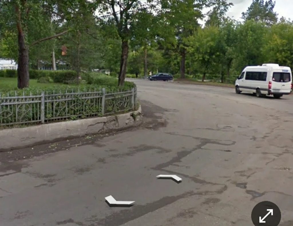 Пожалуйста анонимно. У водителей НАБОЛЕЛО, полукруглым выступом сквера и заборчиком с кустами за ним, ЗАКРЫТ О… — Кирово-Чепе…